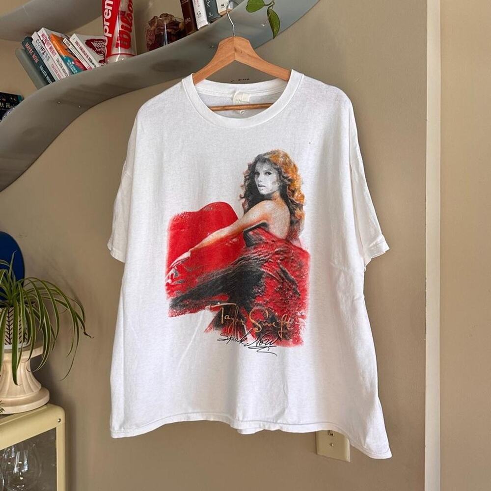 Vintage 2011 Taylor Swift Shirt